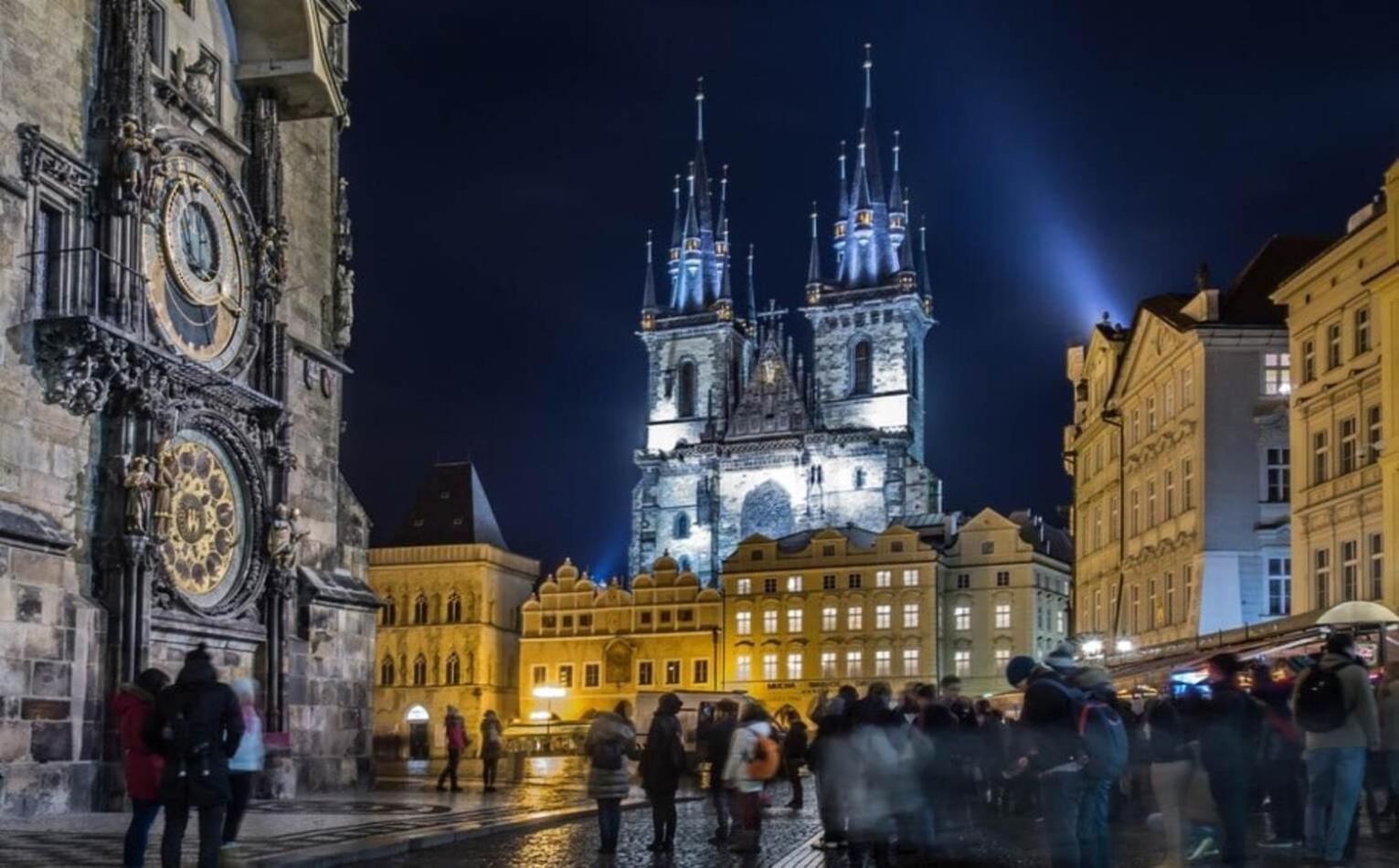 Apartments With Large Balcony, Parking Prague *