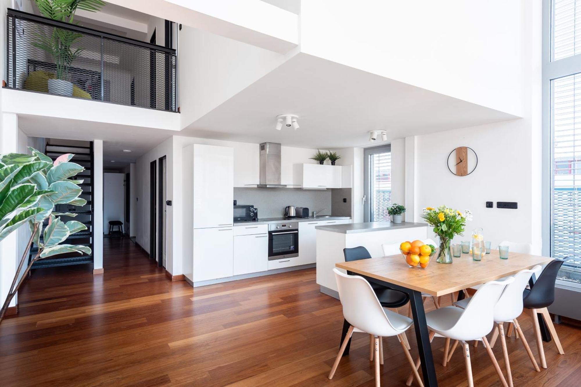 Apartmán Apartments With Large Balcony, Parking Prague