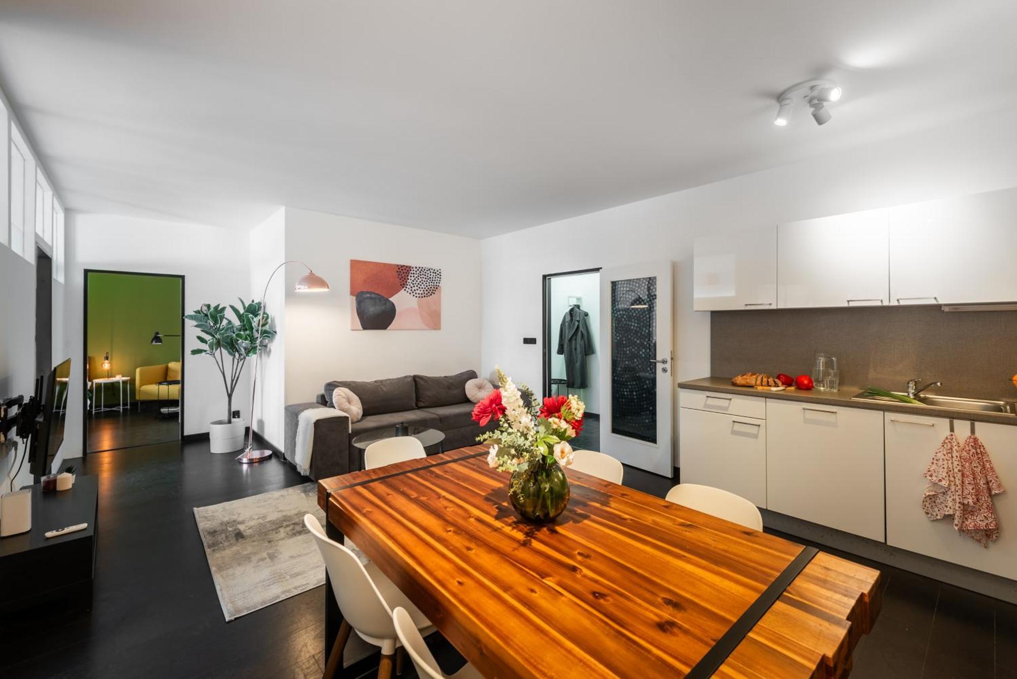 Apartments With Large Balcony, Parking Prague *