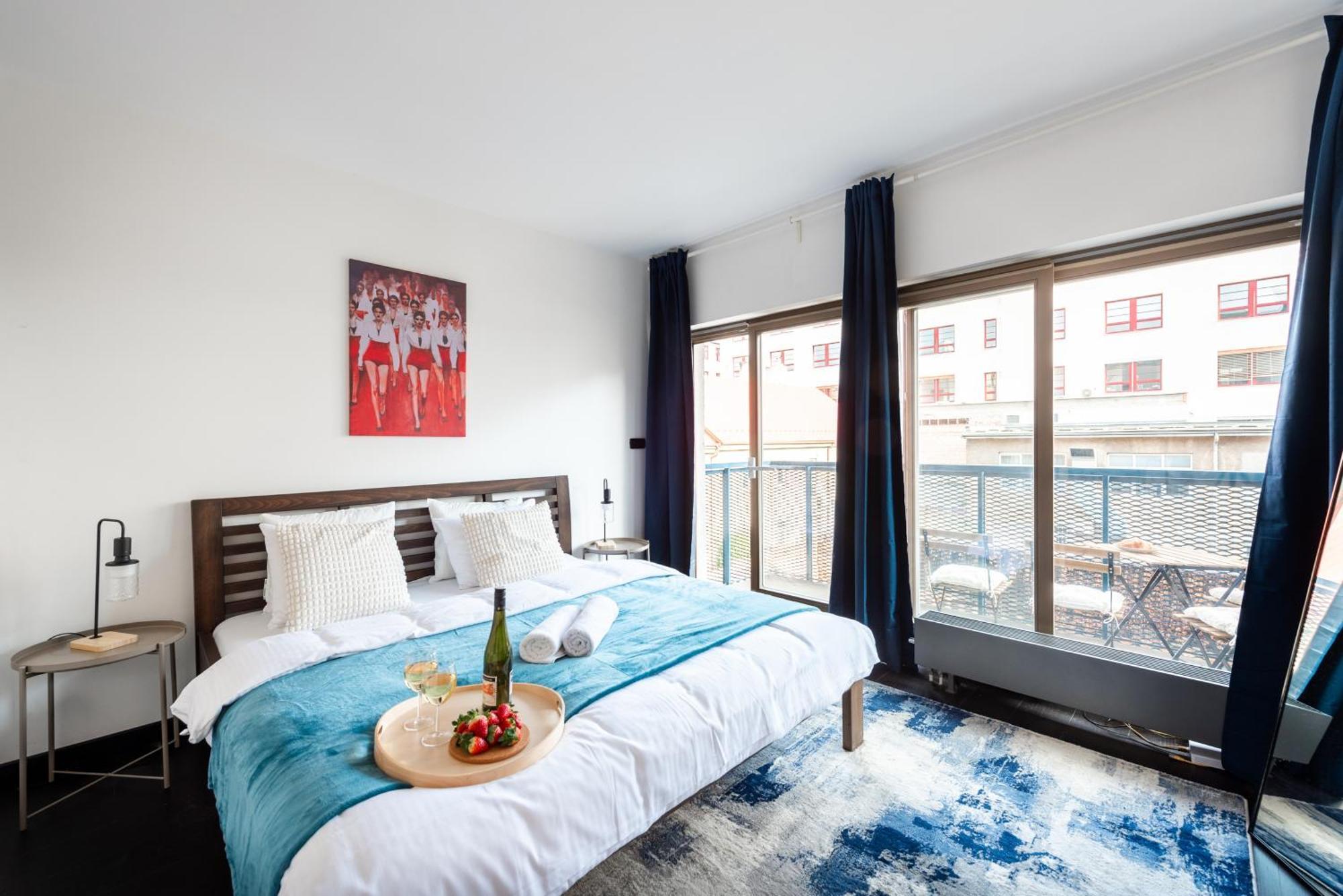 Apartments With Large Balcony, Parking Prague Apartmán