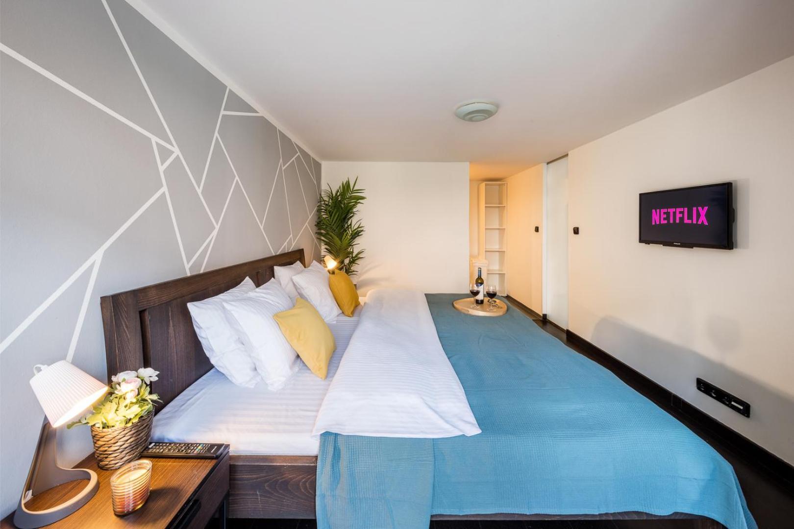 With Large Balcony, Parking Praga