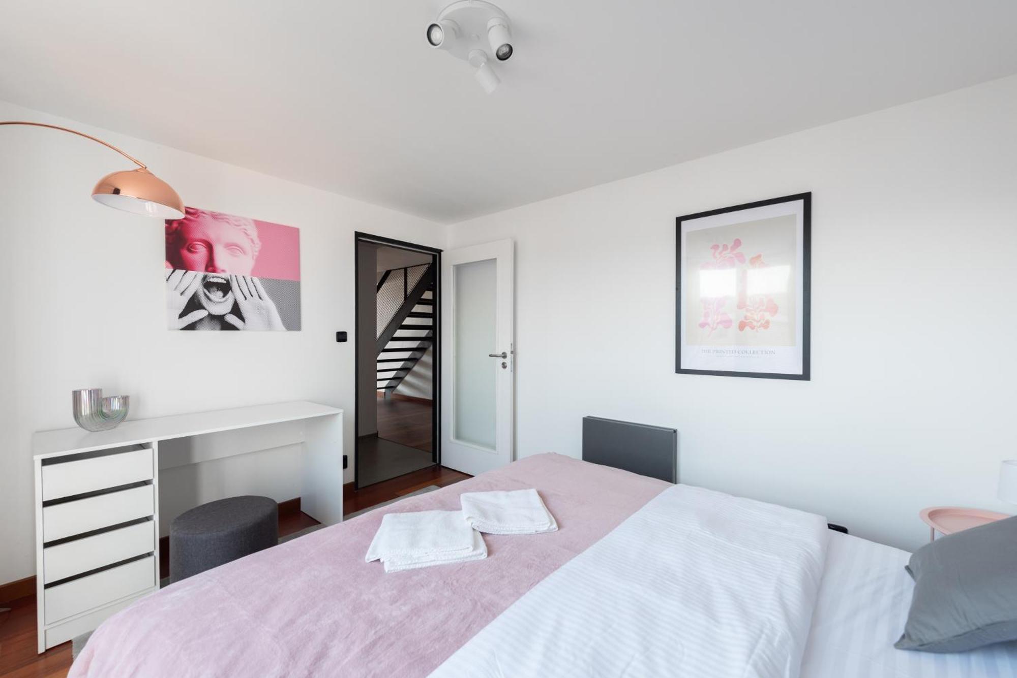 With Large Balcony, Parking Praga
