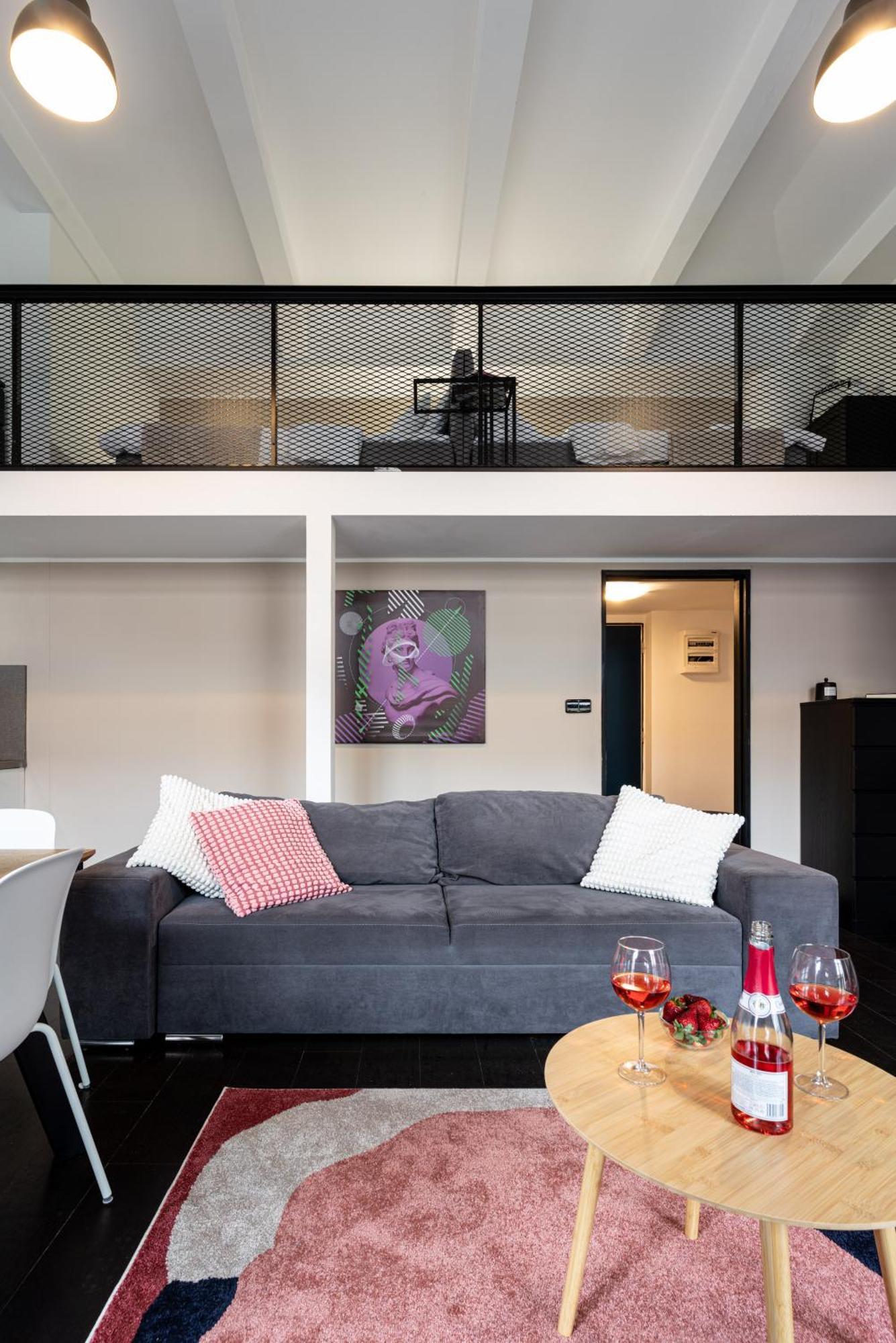 With Large Balcony, Parking Praga