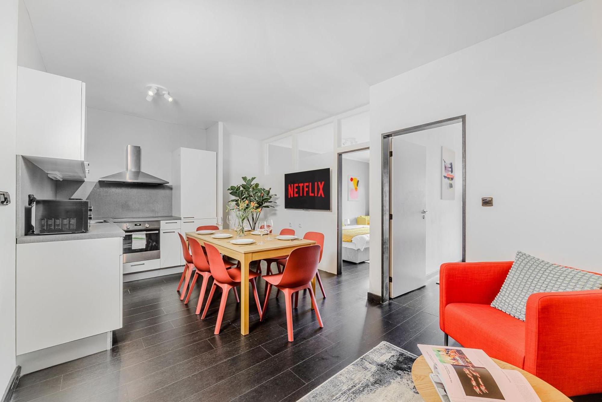 With Large Balcony, Parking * Praga