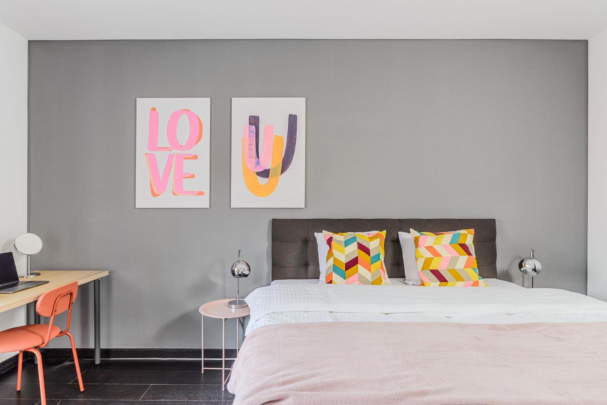 With Large Balcony, Parking Praga
